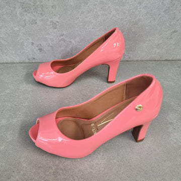 Vizzano 1840-300 Mid Heel Peeptoe Pump in Coral Patent